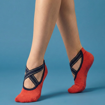 جوارب البيلاتس واليوجا بتصميم عصري وأشرطة مرنة، مثالية لممارسة اليوجا والبيلاتس.