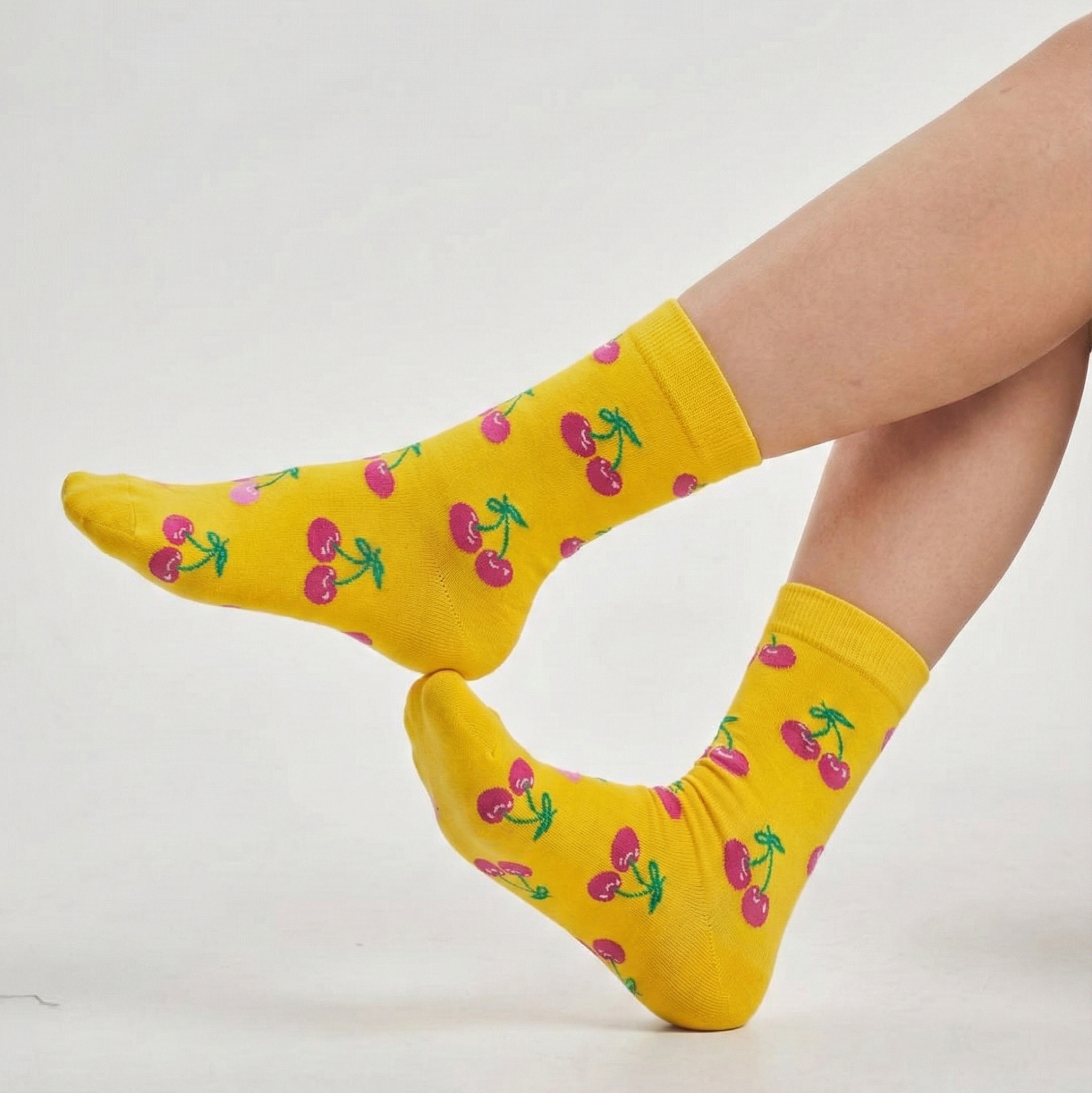 جوارب أصفر مع الكرز