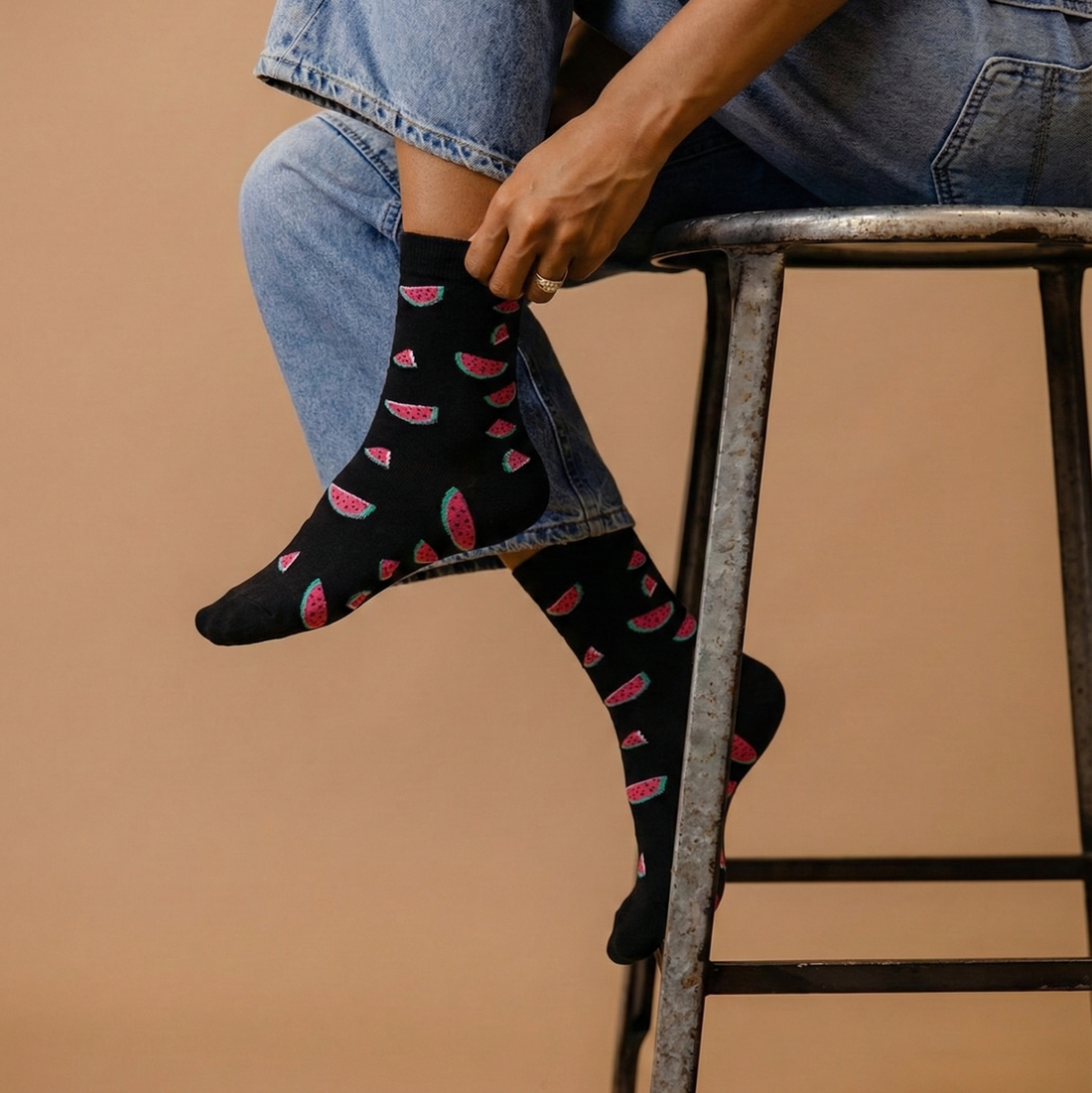 جوارب البطيخ الاحمر