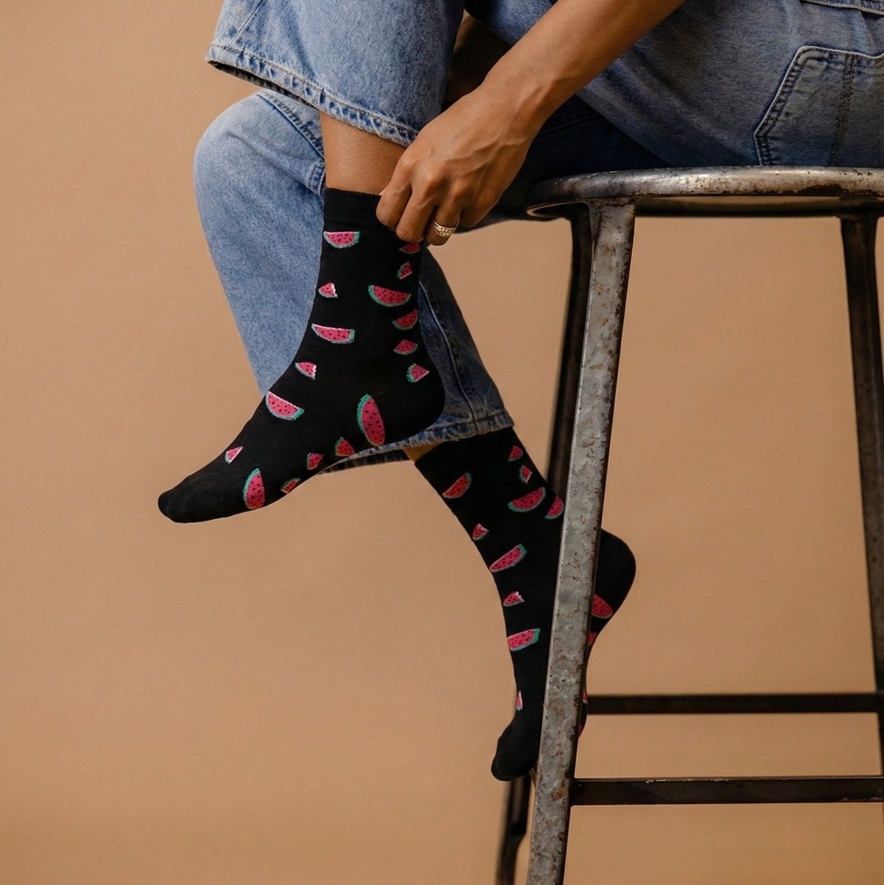 جوارب البطيخ الاحمر