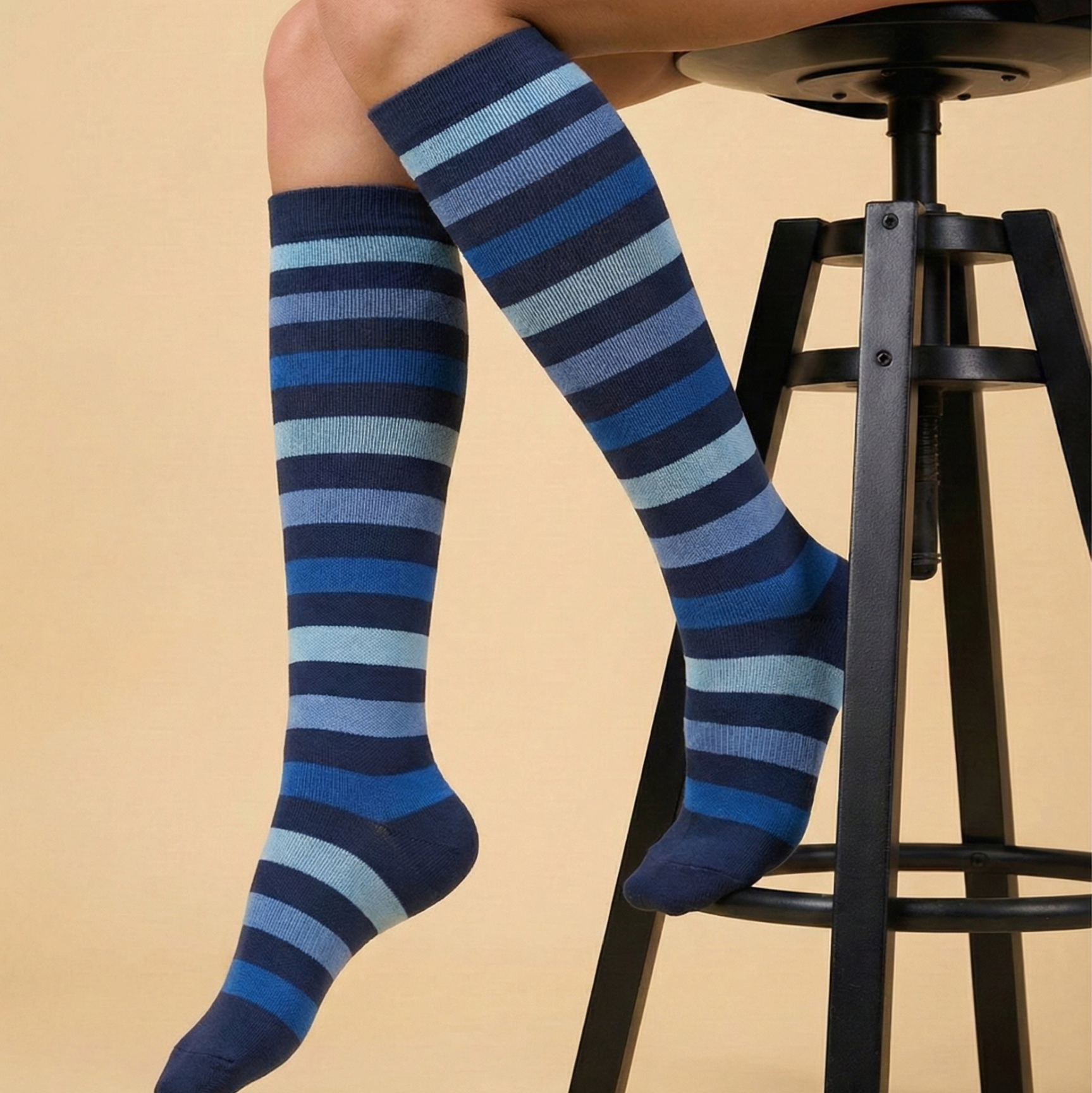 Gradient stripe socks in blue