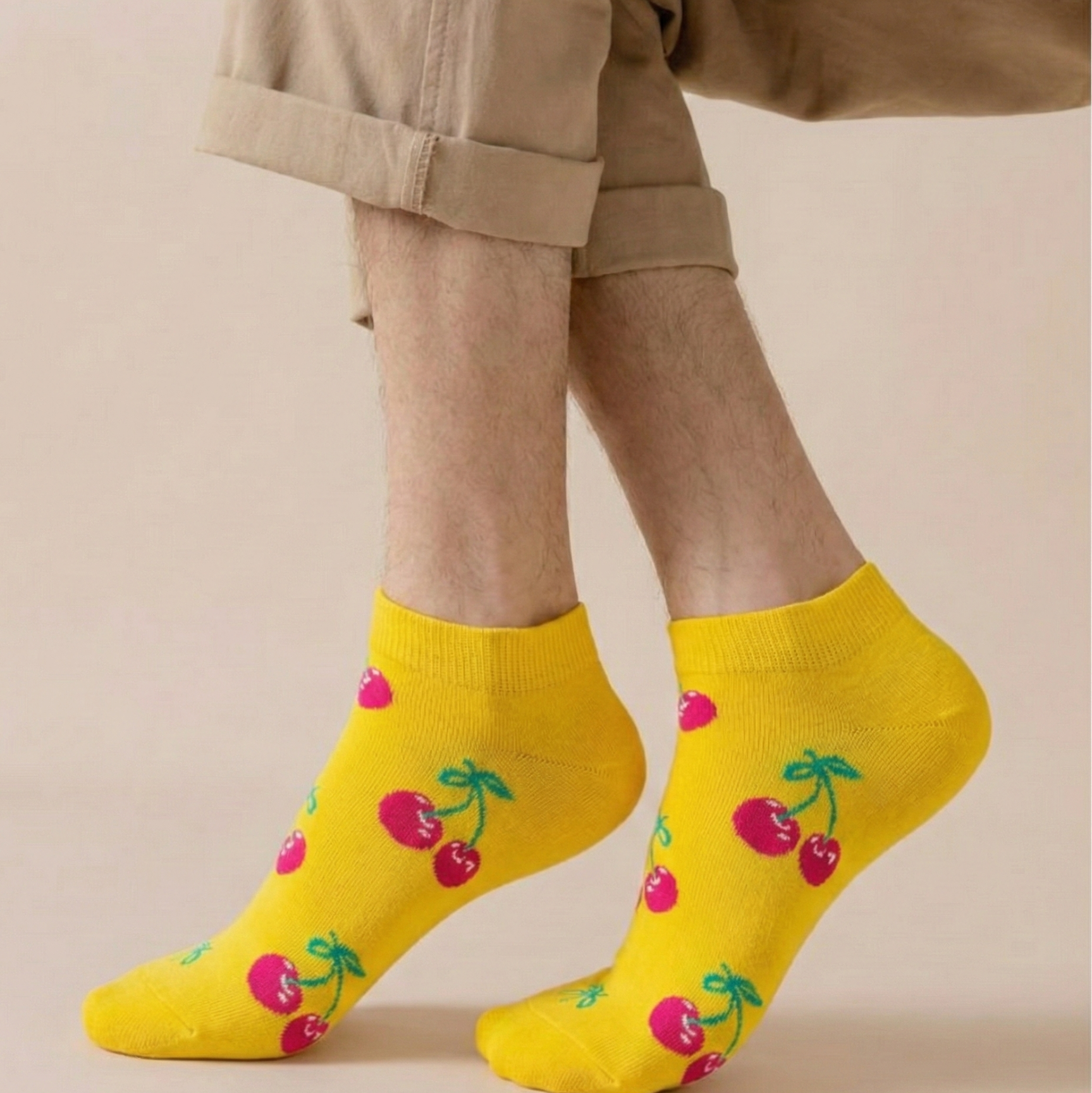 جوارب الكرز الأحمر