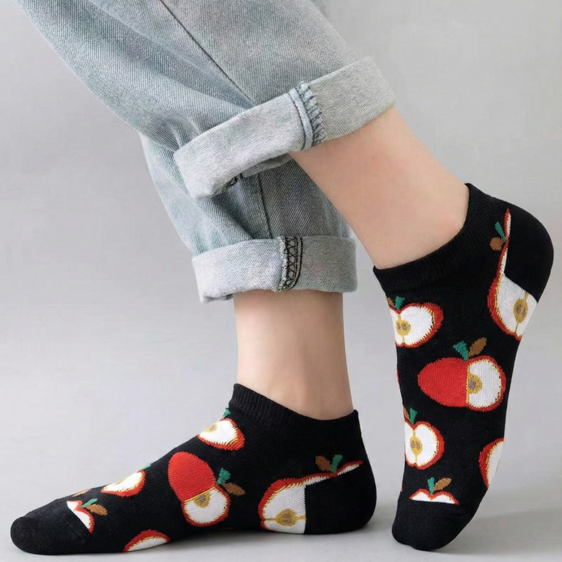 جوارب التفاح الأحمر