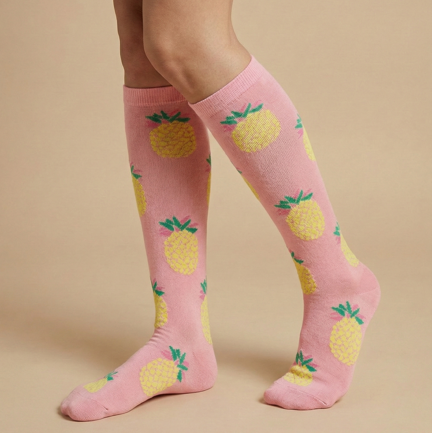 جوارب الأناناس الاصفر