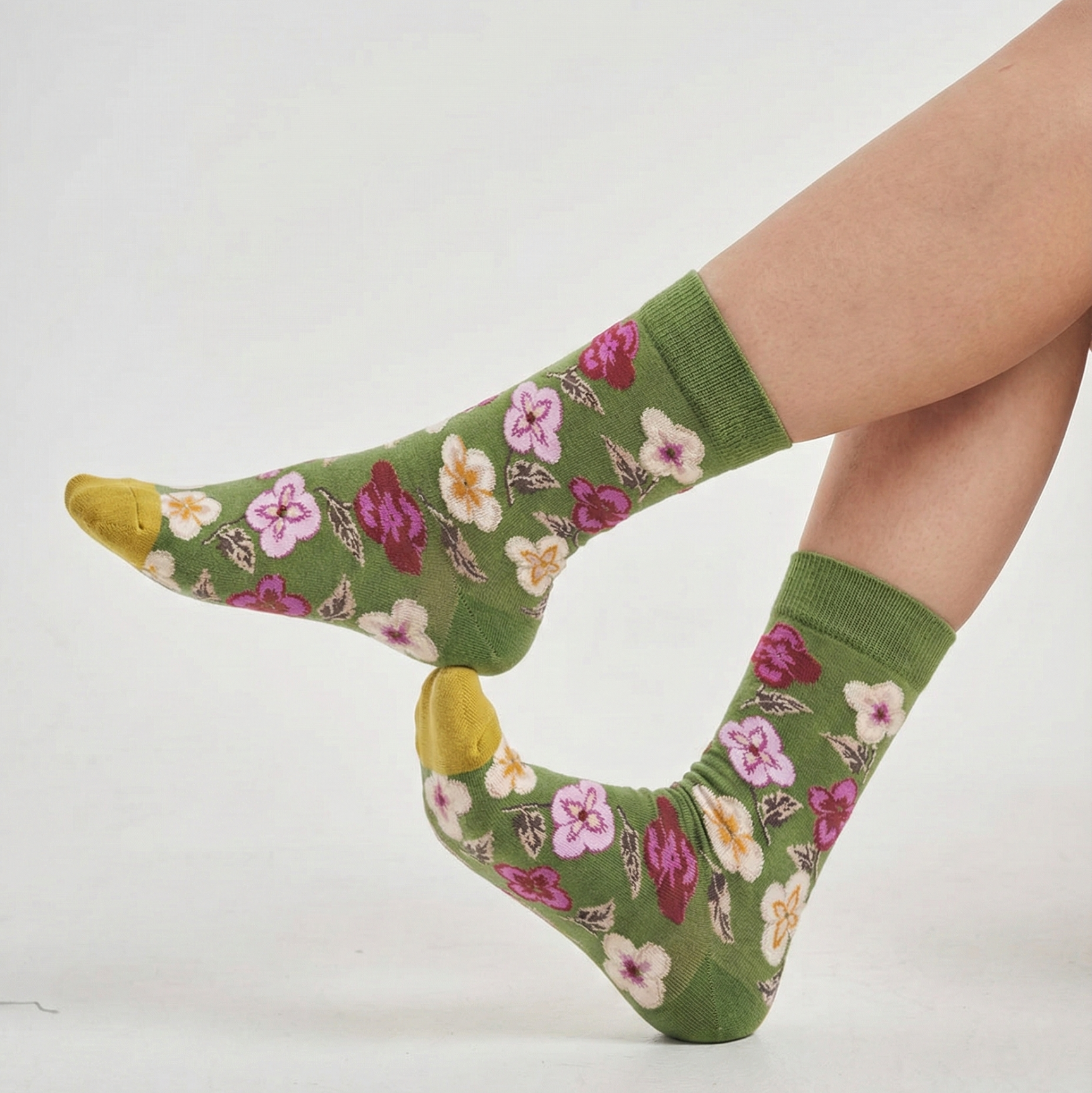 جوارب الورد الملون