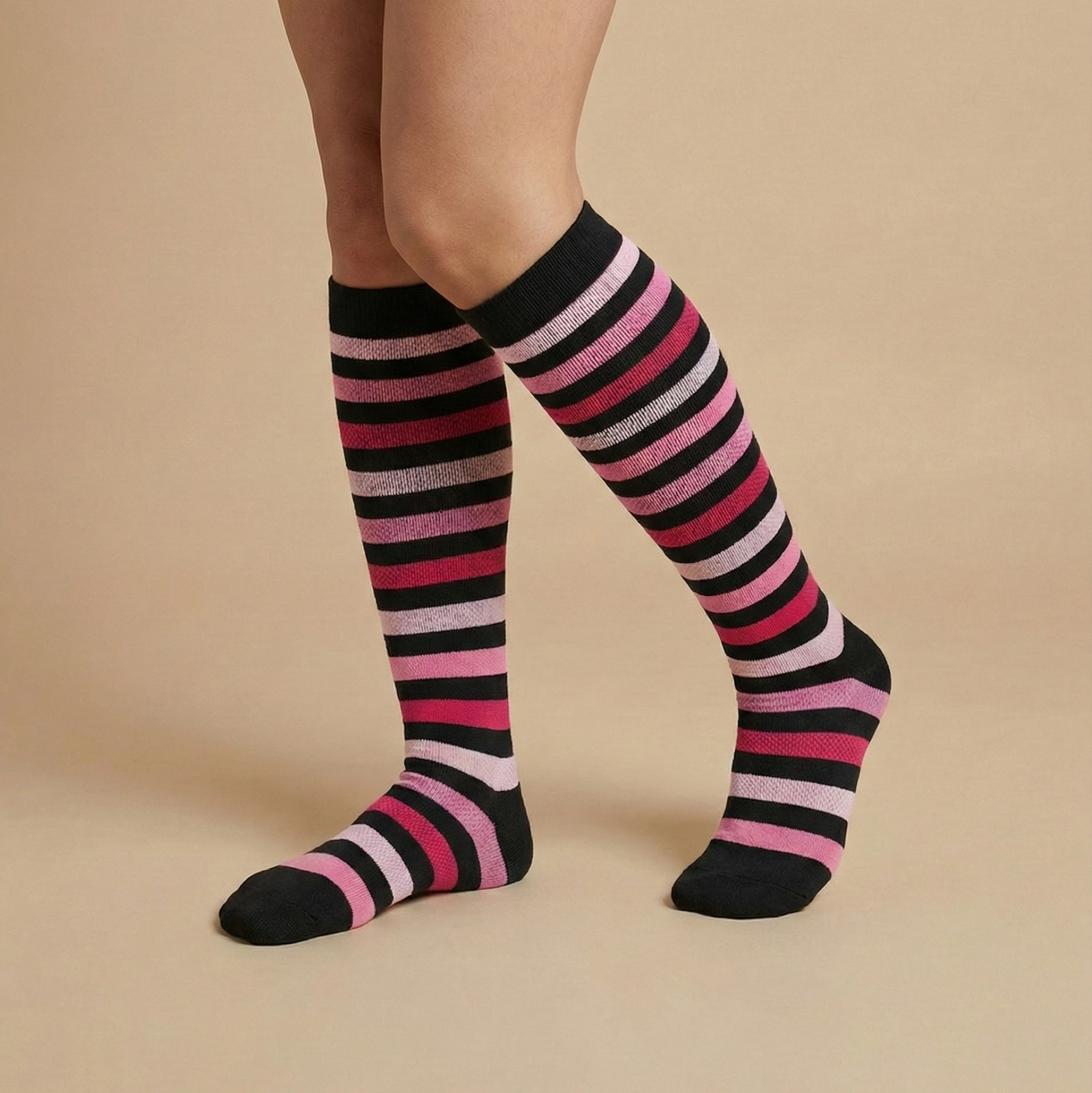 جوارب الخطوط لدرجات اللون الأحمر