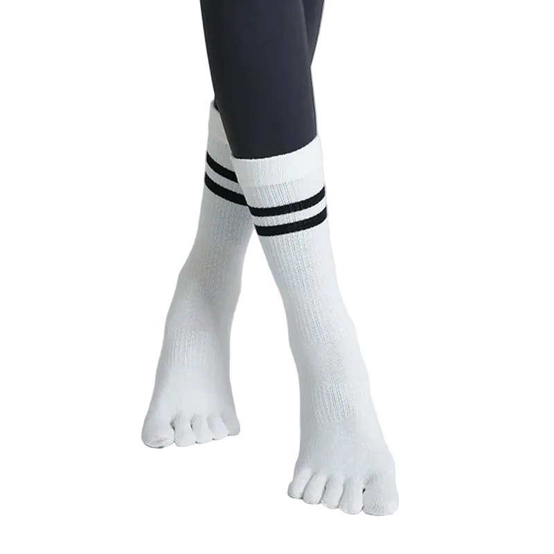 جوارب بيلاتس أبيض