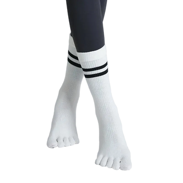 جوارب بيلاتس أبيض