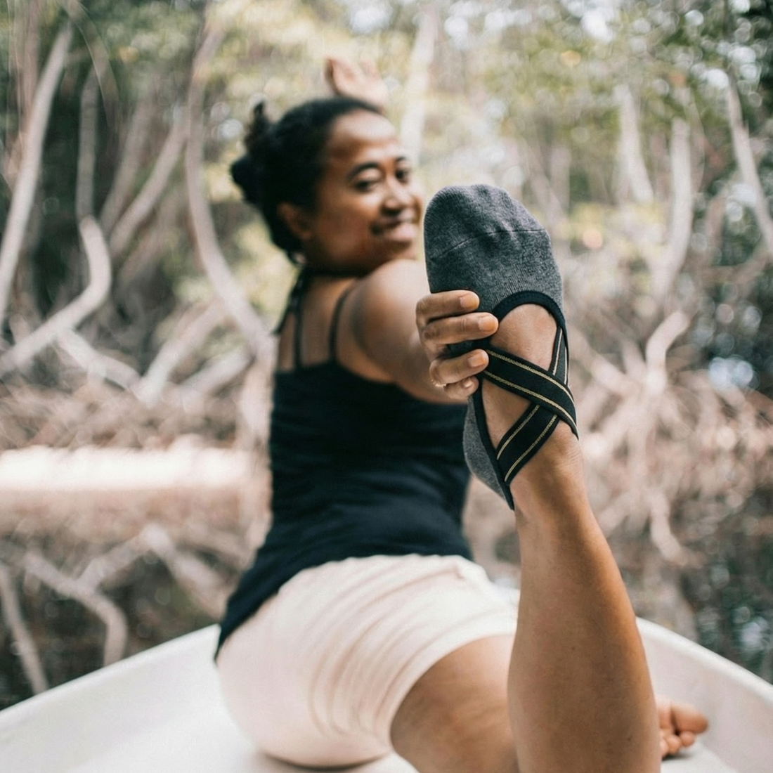 جوارب يوغا مفتوحة رمادي فاتح