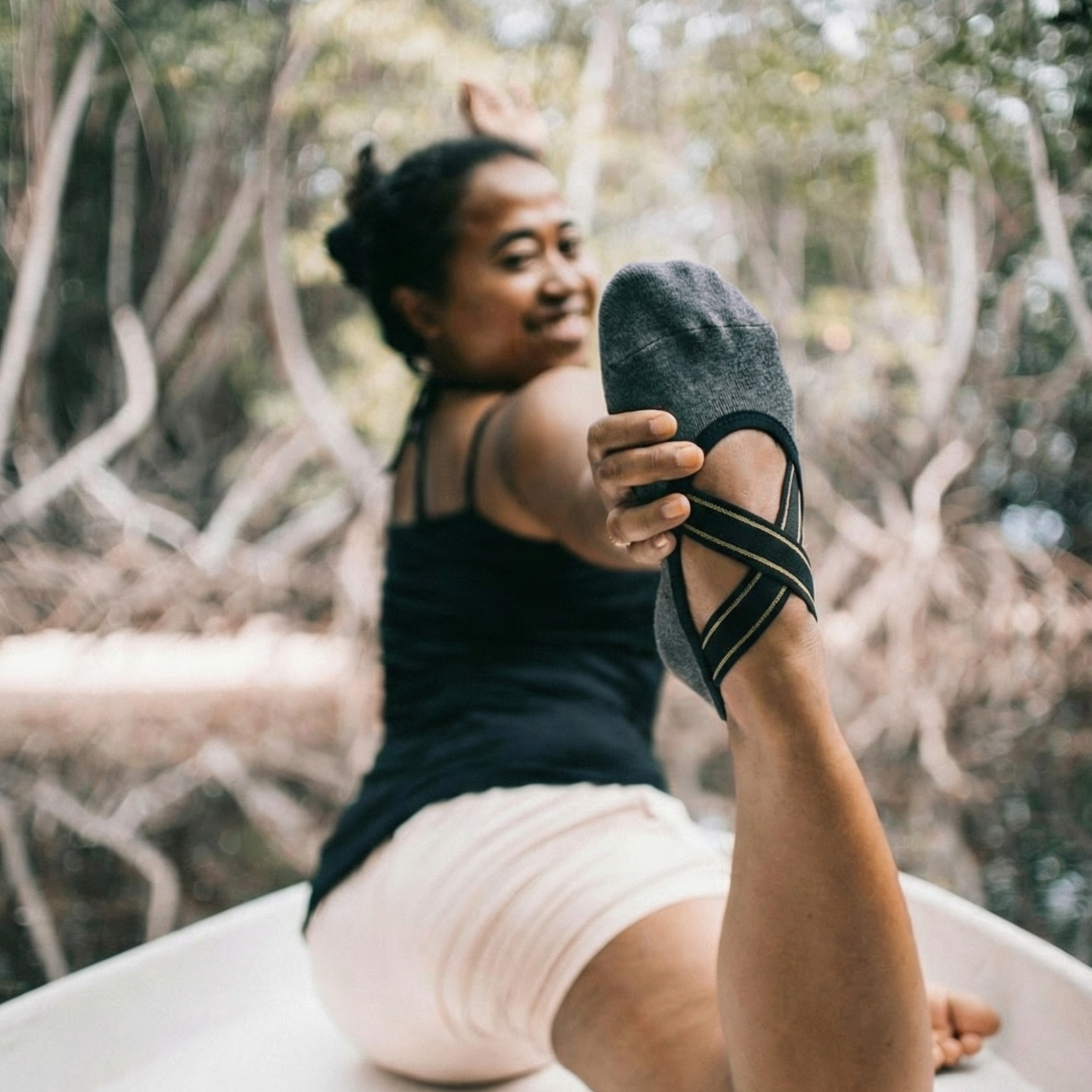 جوارب يوغا مفتوحة زهري جوارب يوغا مفتوحة أسود جوارب يوغا مفتوحة رمادي